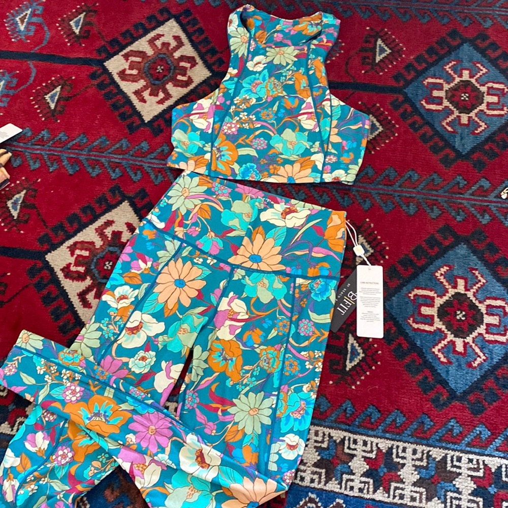 BEACH BUNNY BFIT SPENCER LEGGING FLOR MEDIUM NWT